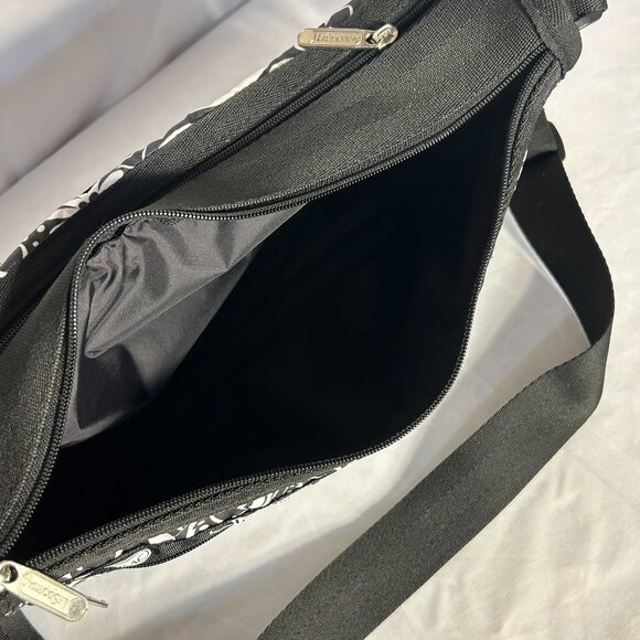 lesportsac crossbody Black and white with lots of zipper pockets - Picture 5 of 7